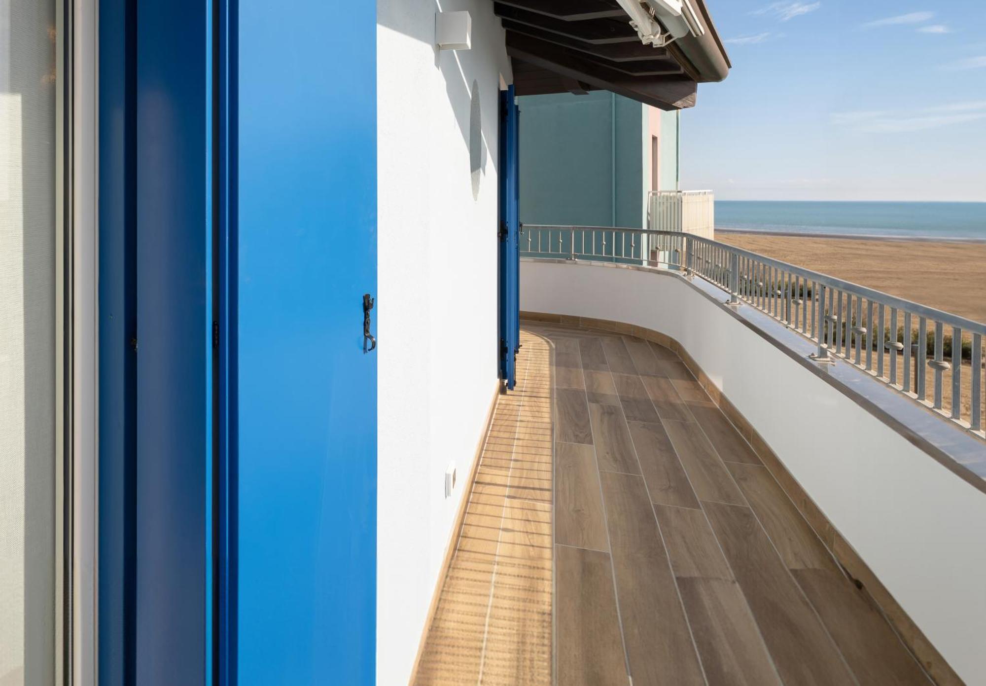 Ferrari Apartments Panorama Sea View Caorle Exterior foto